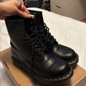 1460 WOMEN'S SMOOTH LEATHER LACE UP BOOTS